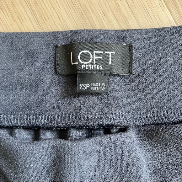 Loft Gray Pull on Straight Pants. Gray. XSP. - Picture 4 of 4